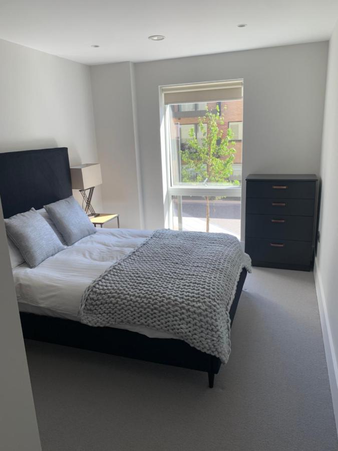 Heathrow North Apartments By Charles Hope Hounslow Extérieur photo